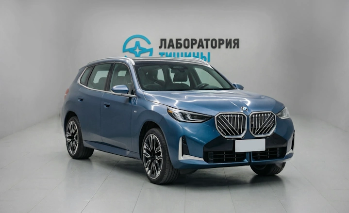 BMW X3 2026 синяя плитка