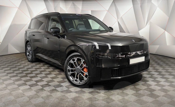 Lynk & Co 900 плитка
